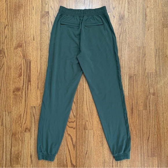 Athleta Brooklyn Textured Jogger in Mountain Olive size 0 - Picture 7 of 16